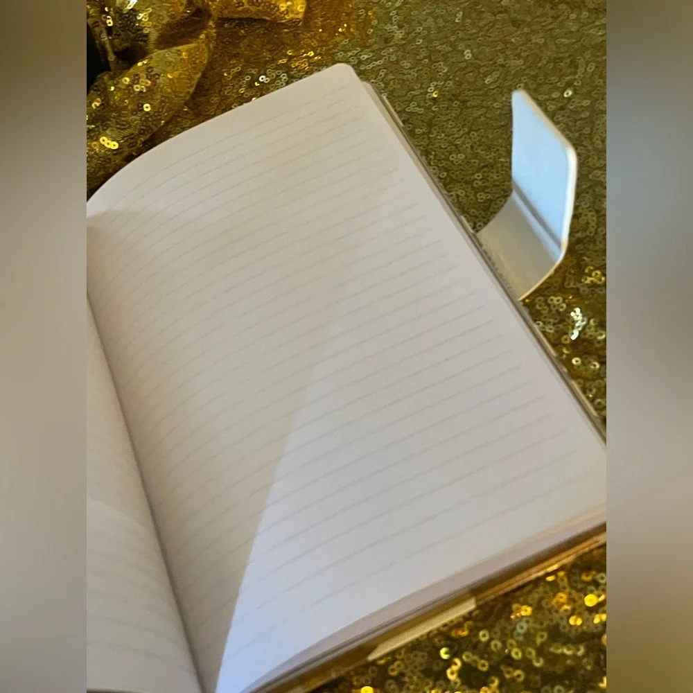 BADGLEY MISCHKA NWOT Rhinestone Bee Magnetic Clasp Journal